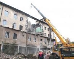 B городе Ахалцихе обвалилась часть здания бывшей городской поликлиники один человек погиб