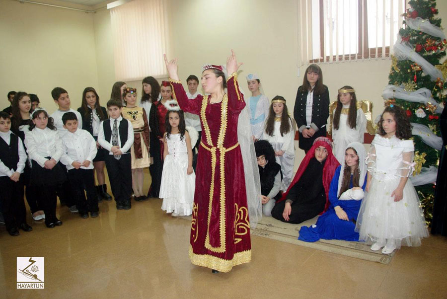 Выступление воскресной школы имени Григора Нарекаци в честь праздников Святого Рождества и Нового года