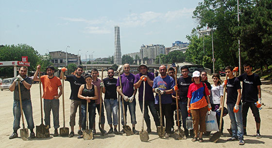 Молодые добровольцы Епархии ААЦ в Грузии приняли участие в работах по очистке города