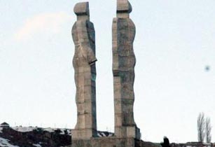 «Монумент человечности» не имеет какого-либо отношения к армяно-турецким отношениям - Давутоглу