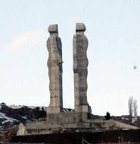 Армянам предложили купить памятник в Турции и установить его на своей стороне