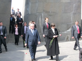 Президент Швейцарии почтила память жертв Геноцида армян