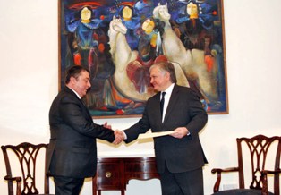Глава МИД Грузии в апреле посетит Армению